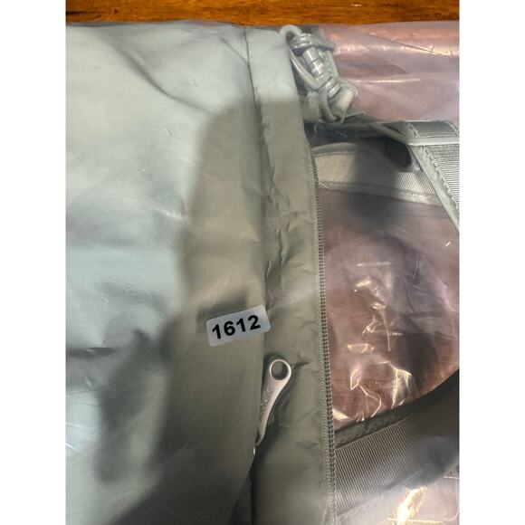 Pacsafe vinyl bag in great condition - Picture 7 of 8